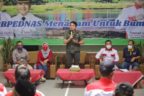 Wakil Bupati (Wabup) Bandung Sahrul Gunawan menghadiri kegiatan Riung Mungpulung dan Penanaman Pohon di Cihaniwung, Desa Santosa, Kecamatan Kertasari, Sabtu (2/10/2021).(Foto: Humas Pemkab Bandung)
