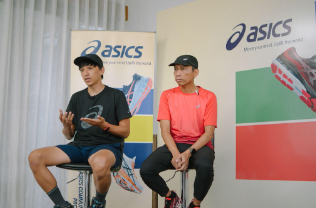 Fajar Nugraha (kiri) bersama dengan coach Andri Yanto (kanan)
pada acara Virtual Hangout yang diselenggarakan kepada komunitas lari (Foto: Istimewa)