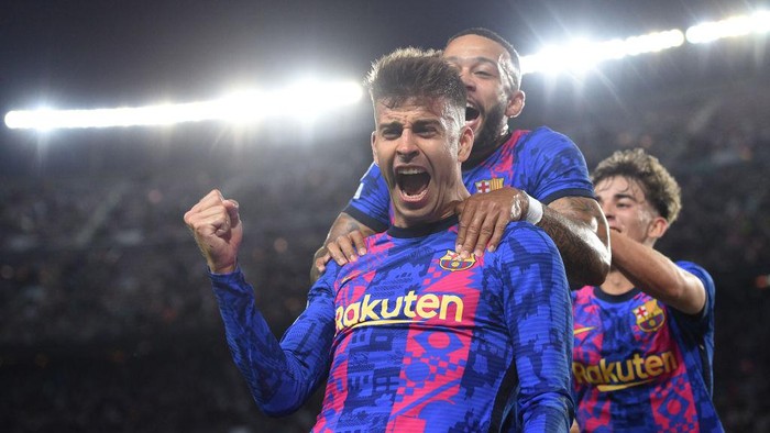 Gerard Pique bersama rekan-rekannya merayakan golnya ke gawang Dynamo Kiev di Camp Nou, Rabu (21/10/2021) malam WIB. (Foto: detiksport)
