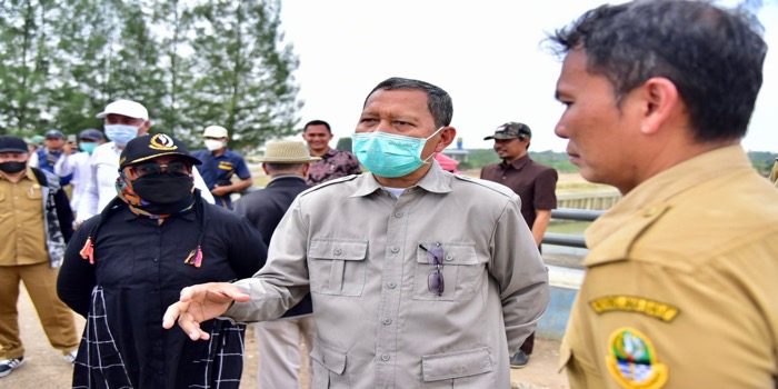 Komisi IV DPRD Provinsi Jawa Barat meninjau langsung Daerah Irigasi Cipanas di Desa Jatimungkul , Kecamatan Terisi, Kabupaten Bandung dibawah pengelolaan UPTD PSDA Wilayah Sungah Cimanuk - Cisanggarung. Senin, (11/10/2021). (dok/hms)