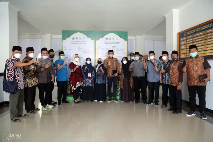 Komisi V Provinsi Jawa Barat saat menghadiri acara Seleksi Tilawatil Qur'an dan Hadits (STQH) XXVI Tingkat Nasional Tahun 2021, acara diselenggarakan di Kota Sofifi Provinsi Maluku Utara. (Humas DPRD Jabar/ Rizky Ramdhani)