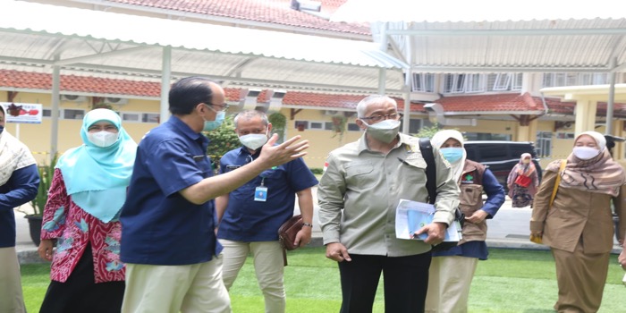 Pimpinan dan Anggota Komisi V DPRD Provinsi Jawa Barat melakukan kunjungan monitoring kegiatan pelaksanaan vaksin di RSUD Al Ihsan Provinsi Jawa Barat. Senin, (11/10/2021). (dok/hms)