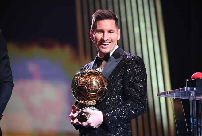 

Lionel Messi sabet Trofi Ballon dOr 2021 (Foto: Instagram/433)