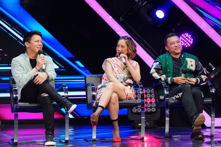 
Ariel NOAH, BCL dan Anang Hermansyah menghadiri jumpa pers X Factor Indonesia 2021 di MNC Studios, Jakarta, Kamis (9/12/2021).(Foto: RCTI+)