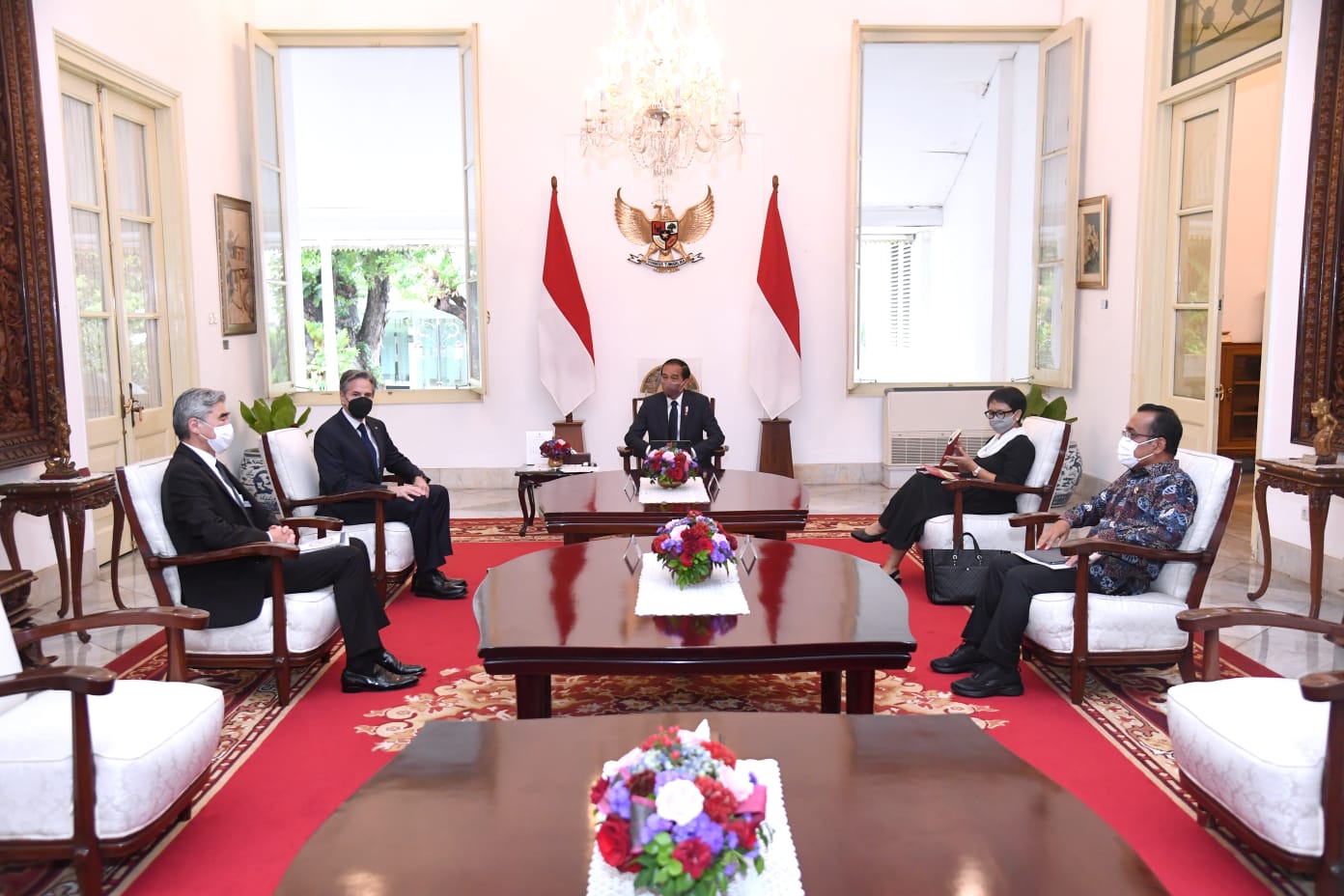 Presiden Jokowi didampingi Menlu Retno Marsudi dan Mensesneg Pratikno melakukan pertemuan bilateral dengan Menlu AS Anthony J. Blinken, Senin (13/12/2021). (Foto: BPMI Setpres/Lukas)