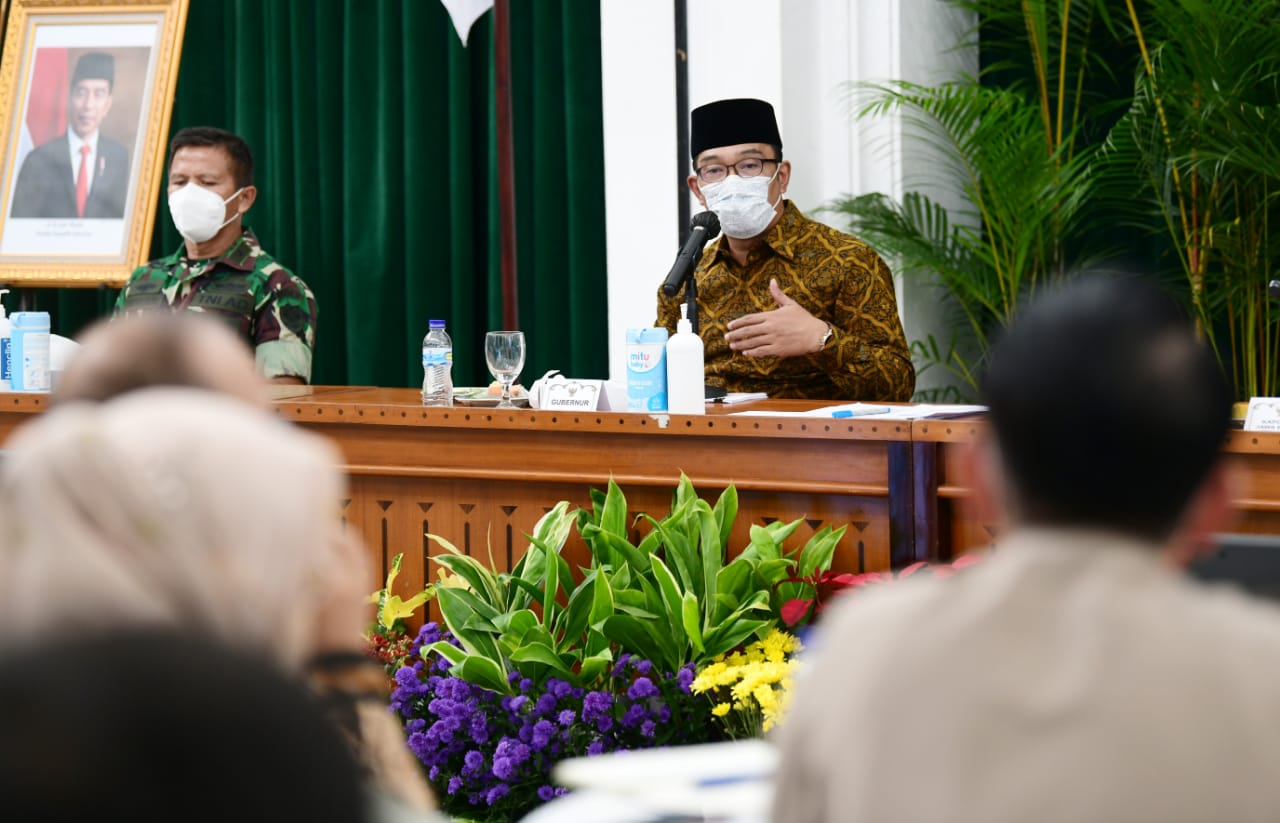 Gubernur Jabar Ridwan Kamil saat menghadiri Rakor bersama Komite Kebijakan Penanganan COVID-19 dan Pemulihan Ekonomi Daerah Provinsi Jawa Barat, di Gedung Sate Kota Bandung, Selasa (7/12/202) (Foto: Istimewa)