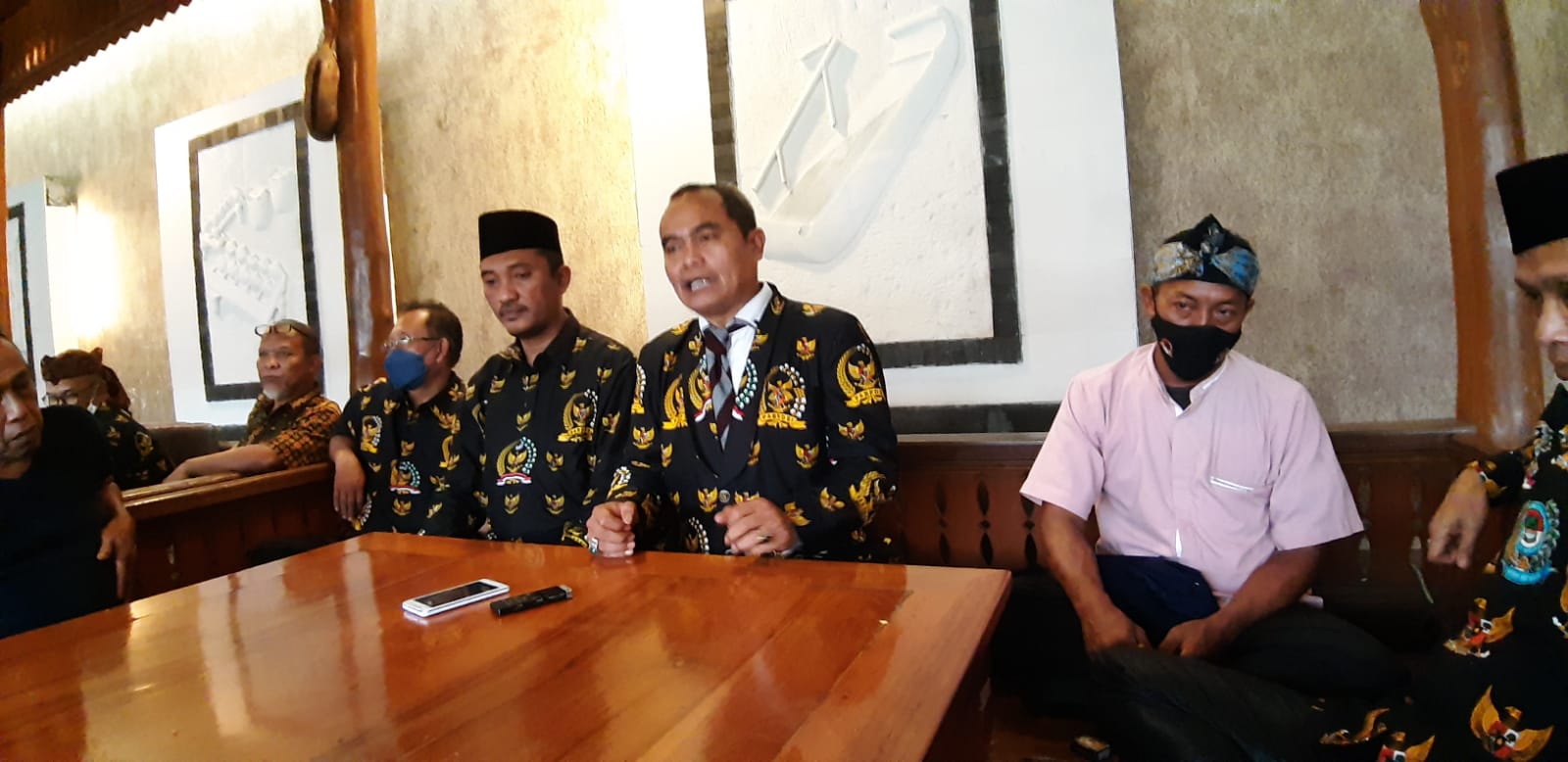 Persatuan Anggota Badan Permusyawaratan Desa Seluruh Indonesia (PABDPSI) Jawa Barat mendukung Gubernur Jawa Barat Ridwan Kamil maju dalam Pilpres 2024.(Foto: deram/dara.co.id)