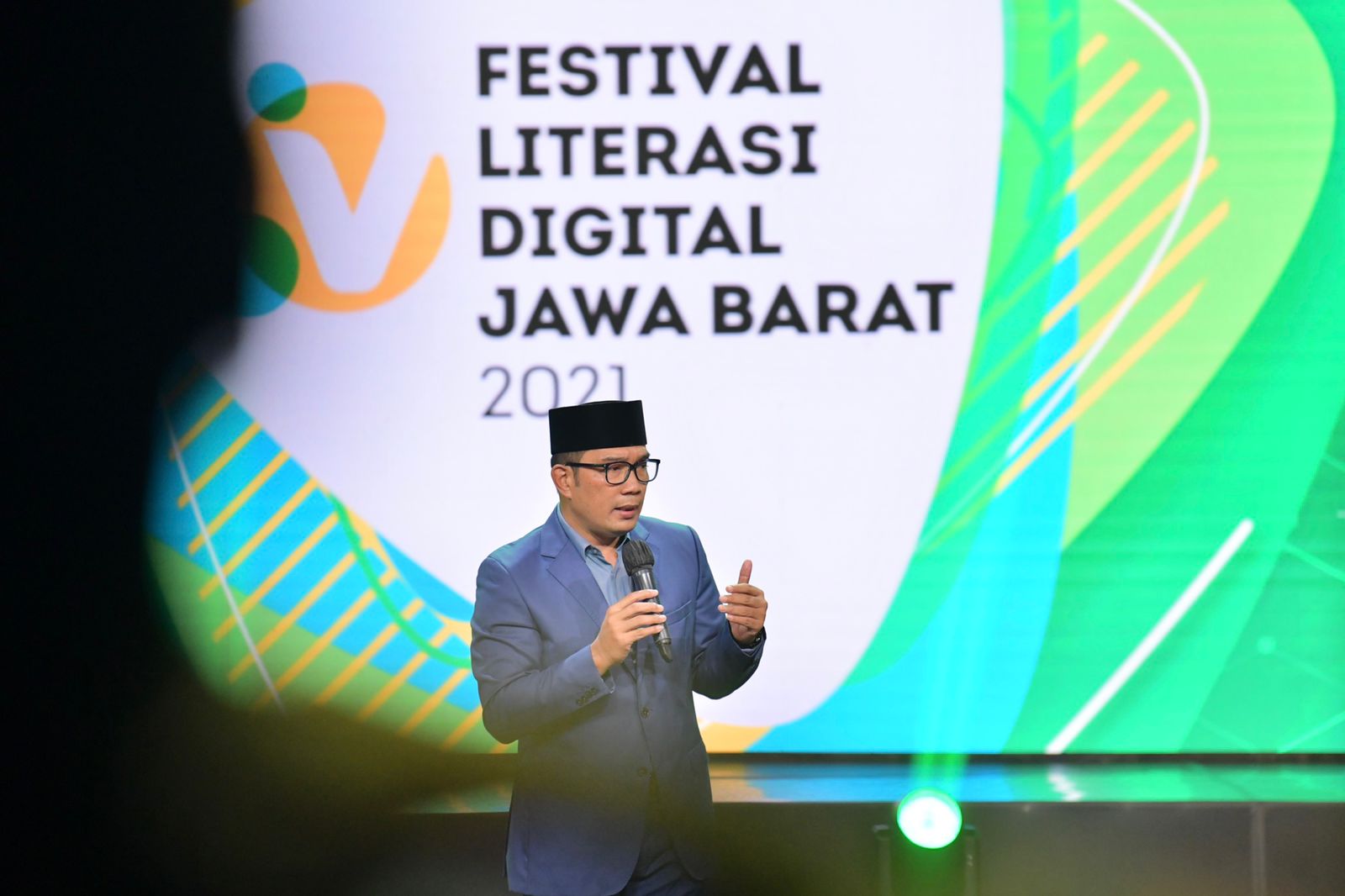 Jabar Ridwan Kamil saat menghadiri Festival Literasi Digital Jawa Barat 2021 atau Viral 2021 di Saung Angklung Udjo, Kota Bandung (Foto: Istimewa)