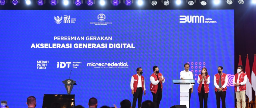 Presiden Jokowi didampingi Mensesneg Pratikno, Menteri BUMN Erick Thohir, Mendikbudristek Nadiem Makarim, Menkominfo Johnny G. Plate, dan Pendiri Narasi Najwa Shihab pada peresmian Gerakan Akselerasi Generasi Digital di JCC, Jakarta, Rabu (15/12/2021) pagi. (Foto: BPMI Setpres/Lukas)