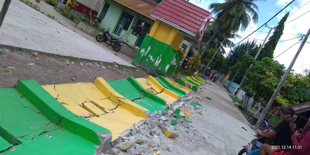 Kerusakan rumah warga usai terjadi gempabumi dengan magnitudo 7,4 di wilayah Flores Timur, Nusa Tenggara Timur, Selasa (14/12/2021).(Foto: Istimewa/BNPB)