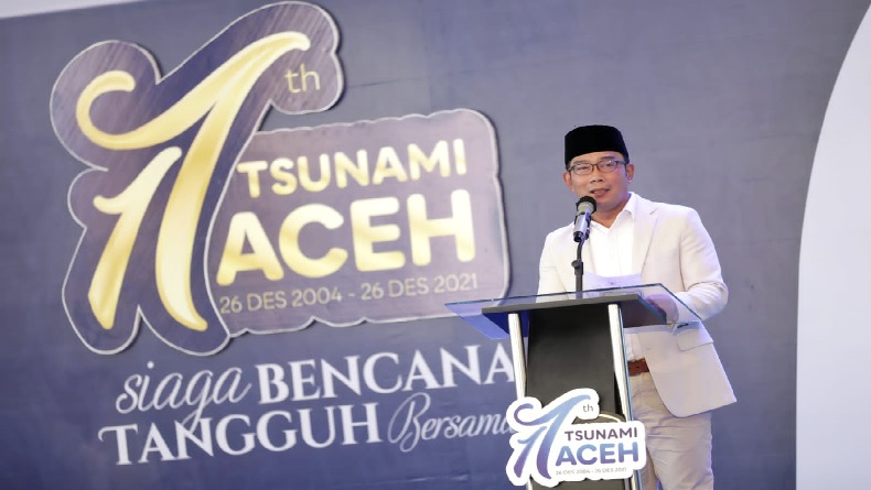 Gubernur Jabar Ridwan Kamil saat peringatan 17 Tahun Tsunami Aceh Siaga Bencana Tangguh Bersama, di area parkir Pelabuhan Penyeberangan Ulee Lheue Kota Banda Aceh, Minggu (26/12/2021). (Foto: Humas Pemprov Jabar)