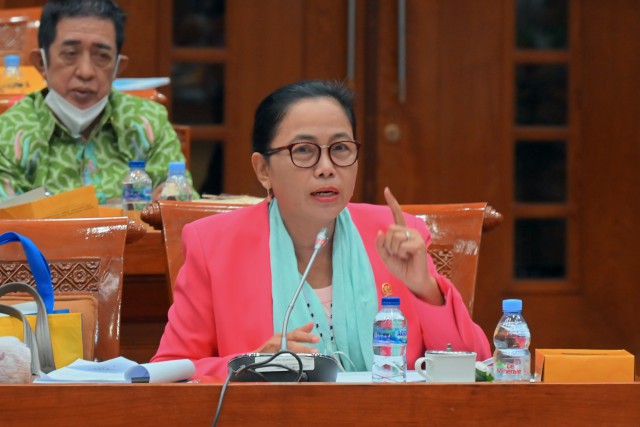 Anggota Komisi X DPR RI My Esti Wijayanti dalam rapat kerja dengan Mendibudristek Nadiem Makarim, di Gedung Nusantara I, Senayan, Jakarta, Rabu (19/1/2022) (Foto: Tari/Man)