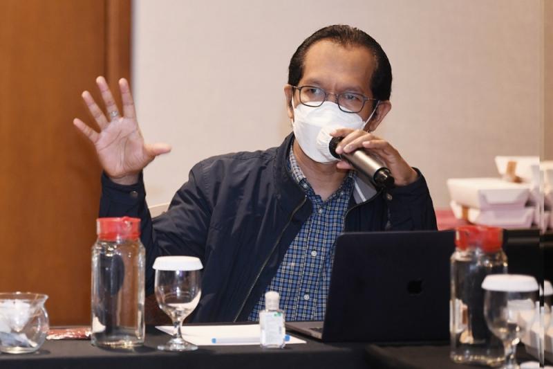 Staf Khusus Menkominfo Bidang Komunikasi Politik, Philip Gobang menghadiri Webinar Siaran Pendidikan Social Enginering Pro 1 RRI Ende secara virtual dari Jakarta Pusat (Foto: AYH/kominfo)