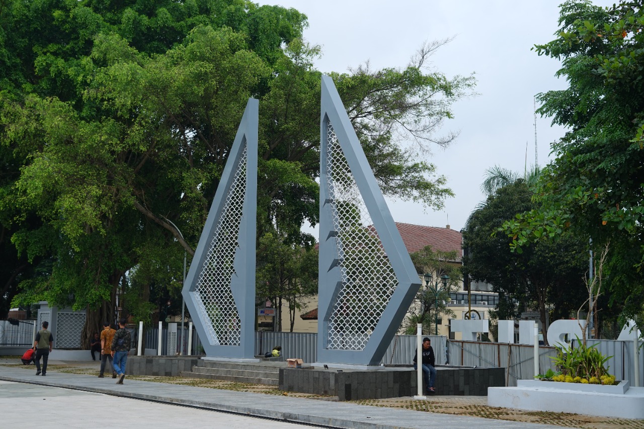 Wajah baru Alun-Alun Garut setelah dilakukan perbaikan dengan memiliki 10 fasilitas penunjang di antaranya tribun dan selasar, toilet dan perpustakaan, plaza hall alun-alun, dan lainnya (Foto: Istimewa)