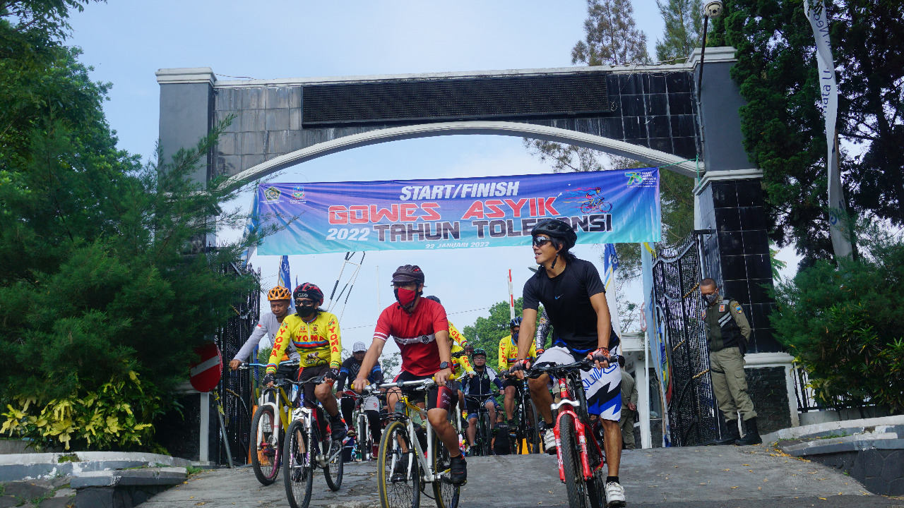 Pelaksanaan Gowes Asik dalam rangka Pencanganan Tahun 2022 Tahun Toleransi, yang dilaksanakan di Lapangan Setda Garut, Jalan Pembangunan, Kecamatan Tarogong Kidul, Kabupaten Garut, Sabtu (22/01/2022) (Foto: Istimewa)