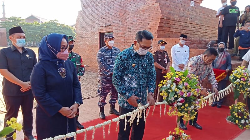 Peresmian dilakukan oleh Gubernur Jawa Barat Ridwan Kamil meresmikan Taman Kota Alun-alun Kabupaten Kuningan, Minggu (30/1/2022). (Foto: ist)
