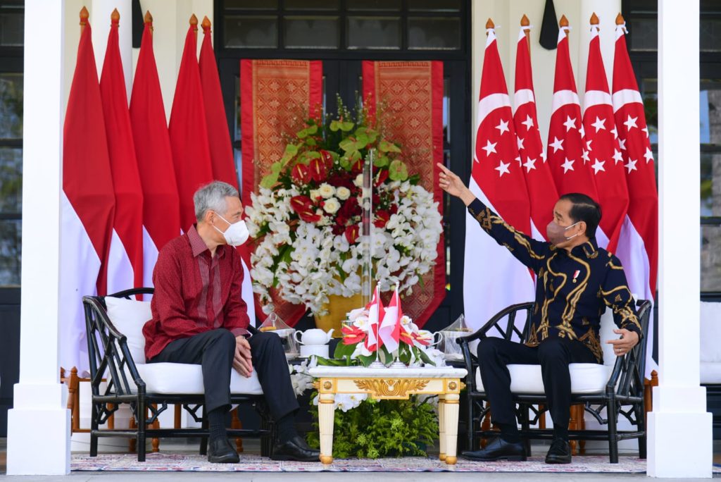 Presiden Jokowi menerima kunjungan PM Singapura Lee Hsien Loong, di The Sanchaya Resort Bintan, Kepri, Selasa (25/01/2022). (Foto: BPMI Setpres/Muchlis Jr)

