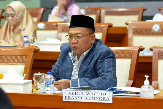 Anggota Komisi VIII DPR RI Abdul Wachid dalam rapat kerja Komisi VIII DPR RI dengan Kementerian Agama, Kementerian Perhubungan, dan Kementerian Kesehatan, di Ruang Rapat Komisi VIII DPR RI, Gedung Nusantara II, Senayan, Jakarta, Senin (17/1/2022) (Foto: Runi/Man)