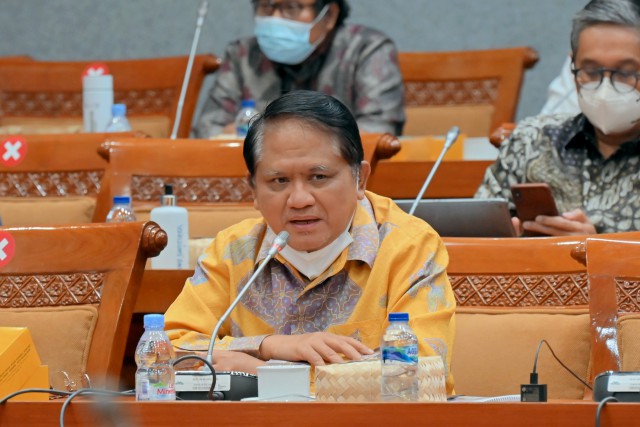 Anggota Komisi X DPR RI Mujib Rohmat saat mengikuti rapat kerja Komisi X dengan Menteri Pendidikan, Kebudayaan, Riset, dan Teknologi (Mendikbudristek) Nadiem Makarim, di Gedung Nusantara I, Senayan, Jakarta, Rabu (19/1/2022) (Foto: Tari/Man)