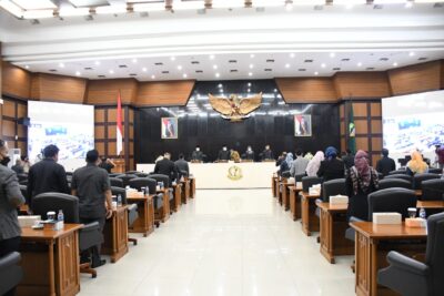 DPRD Jabar gelar Rapat Paripurna dengan agenda Pembukaan Masa Sidang II Tahun Sidang 2021/2022 dan Penetapan AKD (Alat Kelengkapan Dewan) bertempat di Ruang Rapat Paripurna, Gedung DPRD Jabar, Selasa (04/01/2022). (Foto: bandungberita/dok/hms)