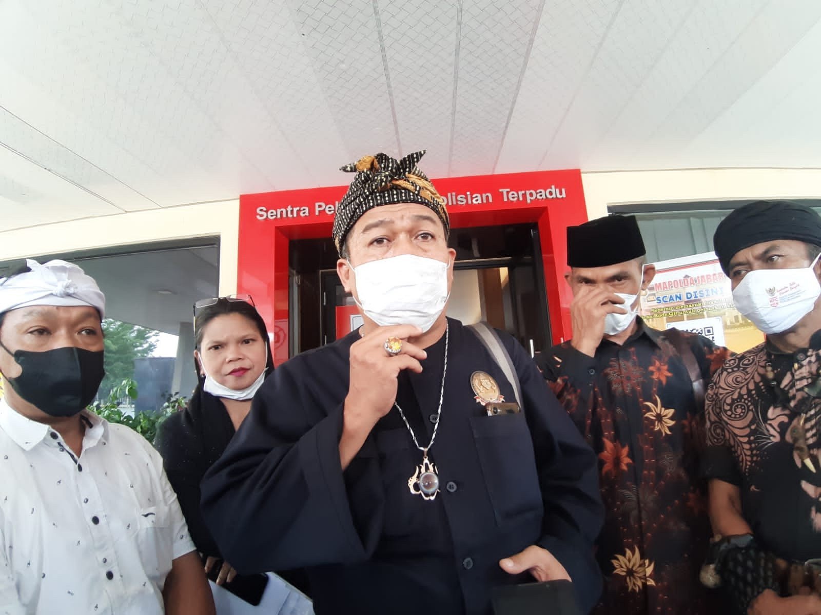 Pupuhu Agung Dewan Karatuan Majelis Adat Sunda Ari Mulia Subagja Husein. Foto: Nur Fidhiah Shabrina/JPNN.com

