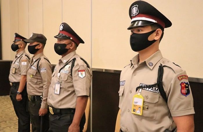 Seragam satpam akan kembali diubah warnanya karena dinilai terlalu mirip dengan seragam polisi yang membuat bingung masyarakat (Foto: Dok Situs Asosiasi Profesi Security Indonesia/galamedianews.com