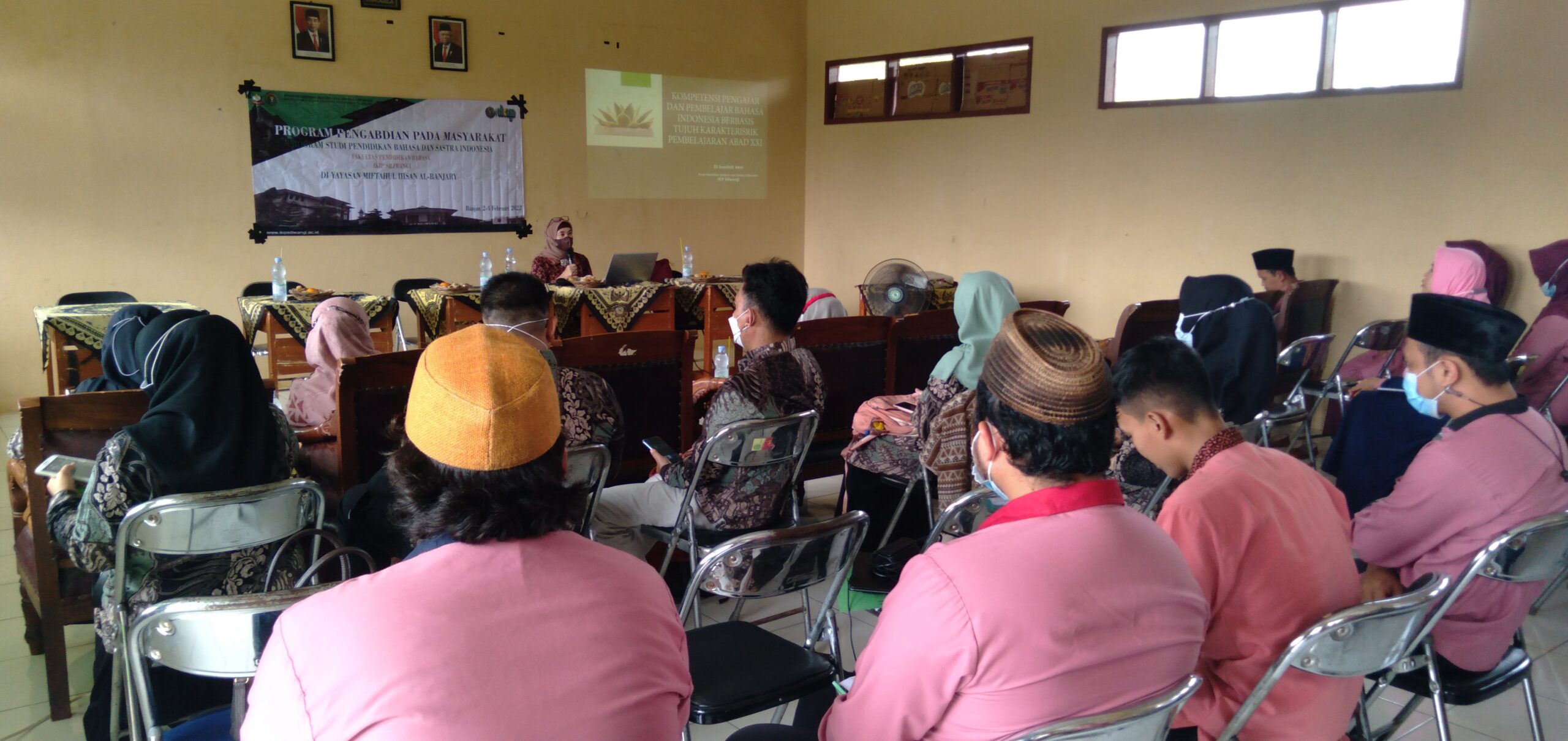 Kegiatan program pengabdian kepada masyarakat yang berlokasi di SMK Miftahul Ihsan, Kota Banjar. (Foto: Bayu/dara.co.id).