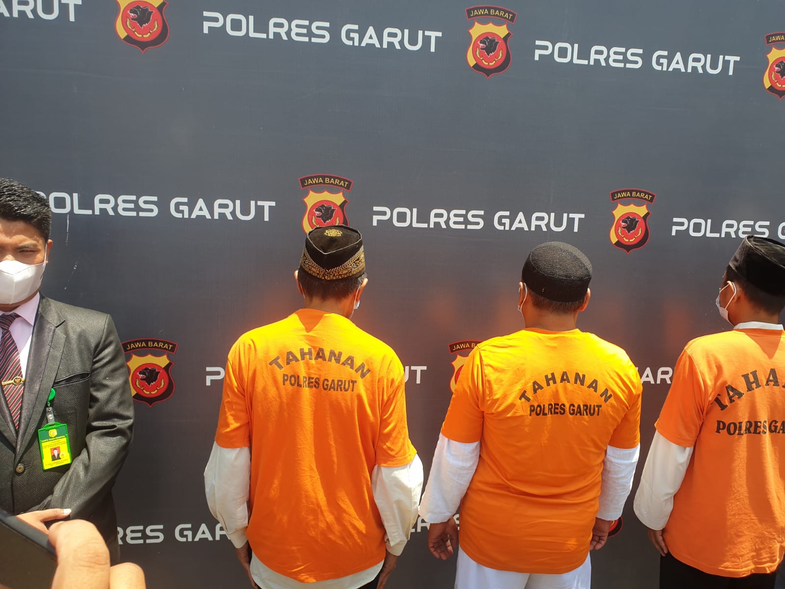 Kapolres Garut, AKBP Widhanto Hadicaksono, didampingi Ketua MUI Garut, KH.Sirodul Munir, memberikan keterangan kepada wartawan di Mapolres Garut, Jalan Sudirman, Kecamatan Karangpawitan, Kabupaten Garut (Foto: Istimewa)