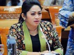 Anggota Komisi X DPR RI Eva Stevany Rataba (Foto: Tribun)