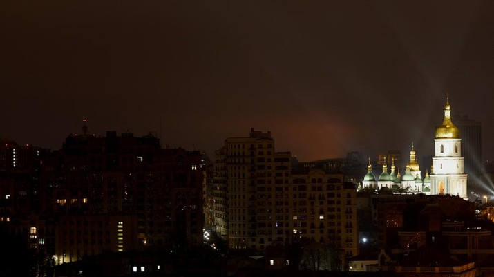 Foto: Suasana Kyiv setelah Presiden Rusia Vladimir Putin mengizinkan operasi militer di Ukraina timur pada, kamis (24/2/2022). (REUTERS/UMIT BEKTAS/CNBCIndonesia)