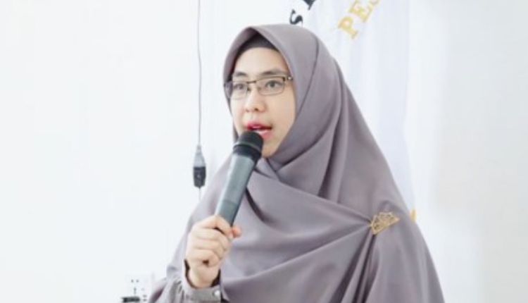 Ustadzah Oki Setiana Dewi (Foto: Instagram.com/@okisetianadewi)