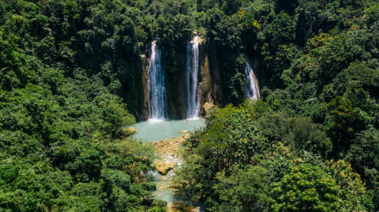 Wisata Curug Cikaso, Sukabumi (Foto: Istimewa)