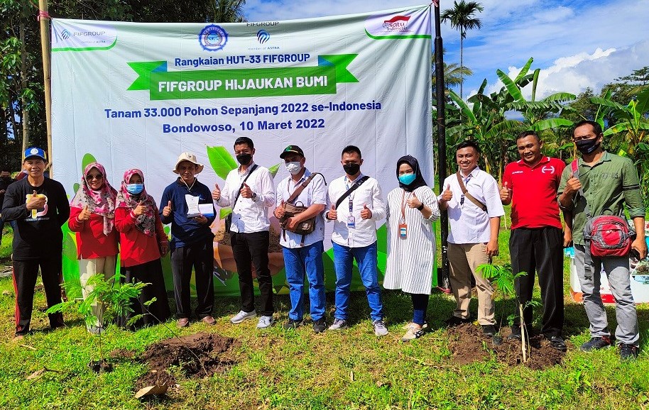 FIFGROUP kembali mengadakan program Hijaukan Bumi tahap 3 dengan menanam sebanyak 3.900 bibit pohon di sejumlah titik di Indonesia, di mana salah satu lokasinya adalah Yogyakarta dengan tanam 700 pohon pada berlokasi di Dukuh Kepuhsari Desa Katongan Kecamatan Nglipar, Kabupaten Gunungkidul (Foto: Istimewa)

 