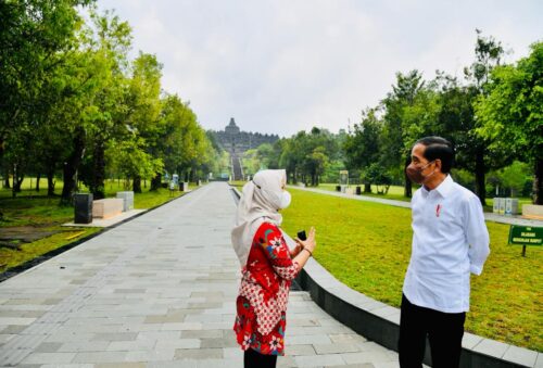 Presiden Jokowi di Candi Borobudur, Magelang, Jateng, Rabu (30/03/2022). (Foto: BPMI Setpres/Laily Rachev)
