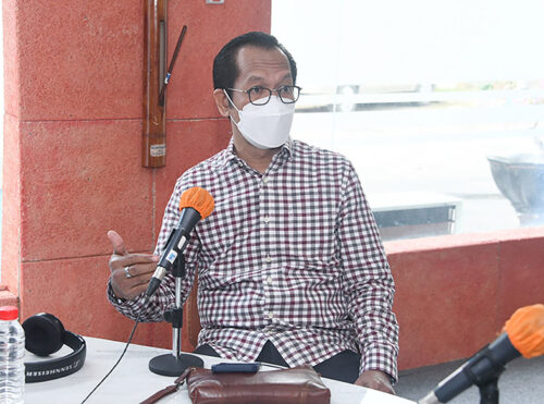 Staf Khusus Menteri Komunikasi dan Informatika Bidang Komunikasi Politik, Philip Gobang dalam Dialog Interaktif di RRI Bengkulu (Foto: Kominfo/AYH)