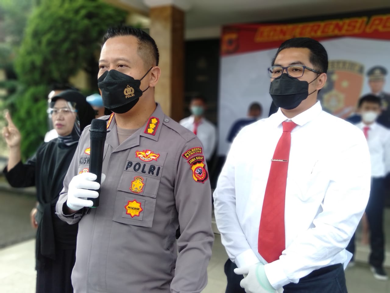 Kapolresta Bandung Kombes Pol Kusworo Wibowo saat  konferensi pers terkait kasus tindak pidana pencabulan yang dilakukan tersangka SB alias Mondy (20) di Mapolresta Bandung, Senin (4/4/2022) (Foto: Istimewa)