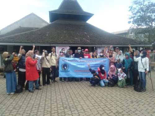 Sebanyak 24 orang penyandang tunanetra saat menghadiri kegiatan sosial donor darah di Balai Nikah Masjid Agung Majalaya Kabupaten Bandung (Foto: Trinata)