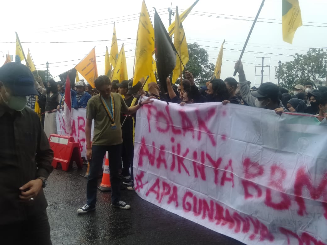 Aksi Demo Mahasiswa di Kabupaten Bandung (Foto: Trinata)