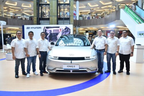 Mobil listrik Hyundai IONIQ 5 saat dipamerkan dalam pameran Hyundai di Trans Studio Mall (TSM), Bandung yang diselenggarakan dari tanggal 13-17 April 2022. (Foto: Istimewa)