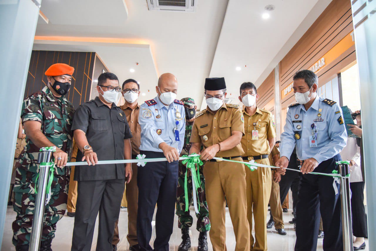 Bupati Bandung H.M  Dadang Supriatna launching pelayanan paspor di Mall Pelayanan Publik di Soreang (Foto: Pemkab Bandung)