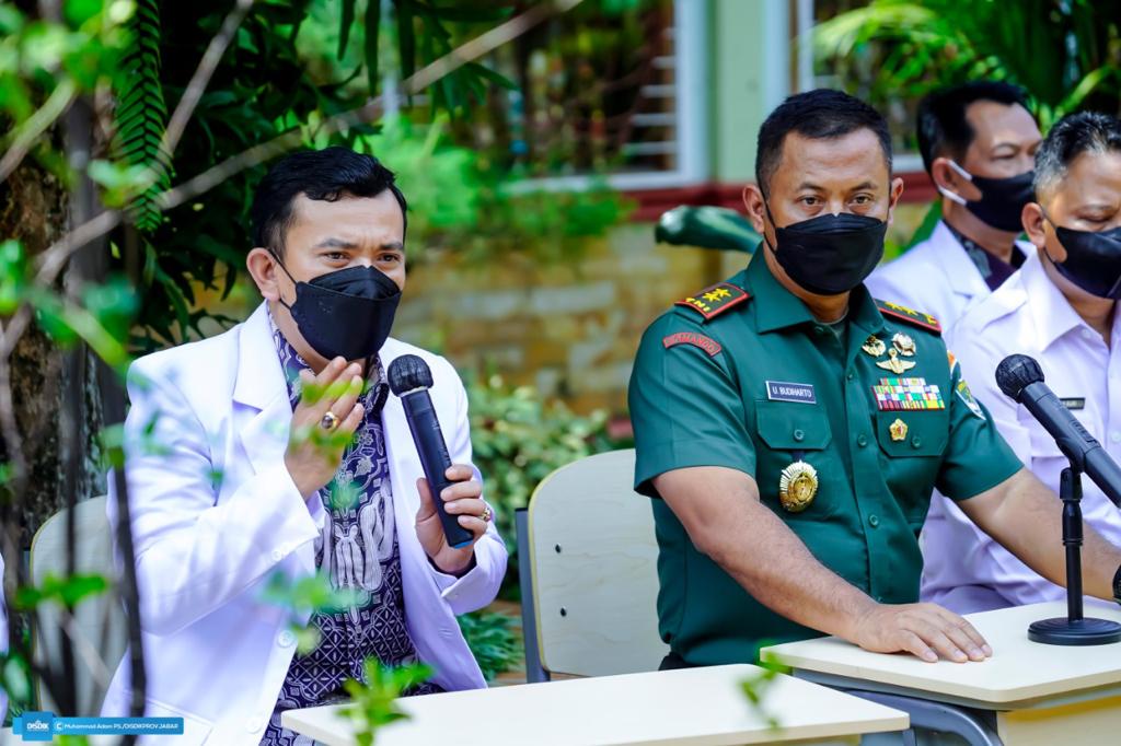 Kepala Dinas Pendidikan Jawa Barat Dedi Supandi dan Pangdam Jaya Mayjen TNI Untung Budiharto (Foto: Istimewa)