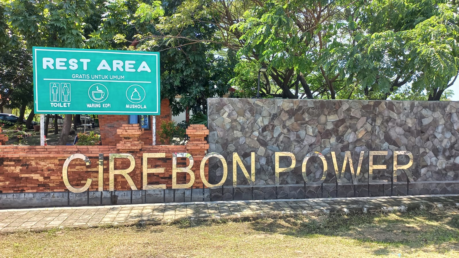 Taman Cirebon yang sejuk dan rindang (Foto: Istimewa)