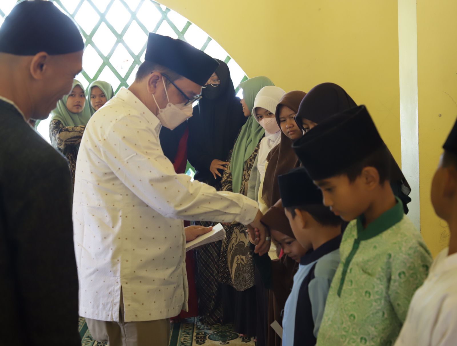 Anggota DPR RI Daerah Pemilihan Kabupaten Bandung dan Bandung Barat H. Ace Hasan Syadzily melakukan safari Ramadhan di Kabupaten Bandung Barat, Rabu (27/4/2022). (Foto: Istimewa/dara.co.id)