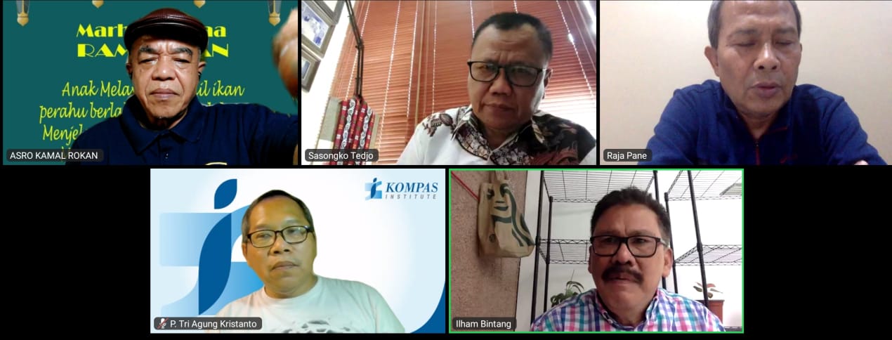 
Rapat secara virtual DK-PWI yang diikuti oleh Sekretaris Sasongko Tedjo, Anggota Tri Agung Kristanto, Asro Kamal Rokan, dan Rajapane Kamis ( 31/3/2022). (Foto: tangkapan layar)