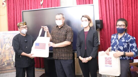 Delegasi Kedutaan Besar Amerika Serikat untuk Indonesia, menemui Bupati Cirebon, Imron,  di Pendopo Rumdin Bupati