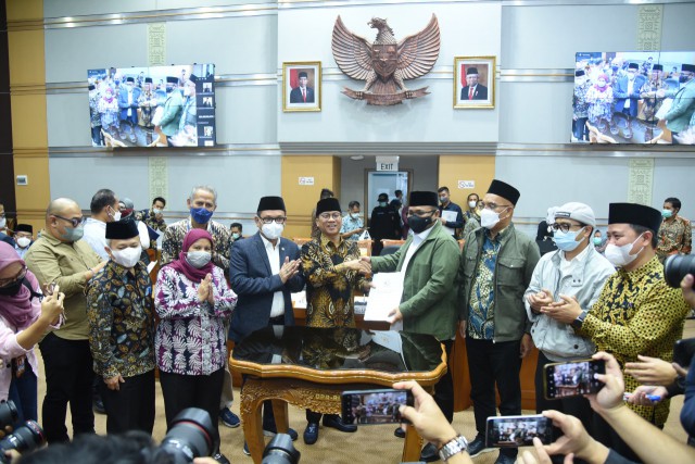 Ketua Komisi VIII DPR RI Yandri Susanto usai rapat dengan Kemenag di Gedung Nusantara II DPR, Jakarta, Rabu (13/4/2022). Foto: Oji/Man