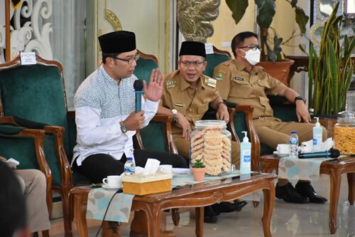 Bupati Bandung HM Dadang Supriatna gelar silaturahmi bersama Gubernur Jabar Ridwan Kamil dan tokoh masyarakat di Rumah Dinas Jabatan Bupati Bandung di Soreang, Selasa (10/5/2022). (Foto Pemkab Bandung/dara.co.id)