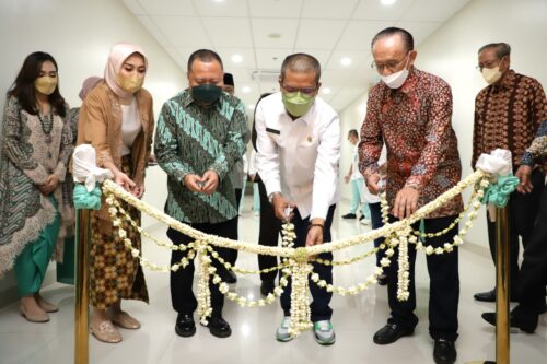 Bupati Bandung HM Dadang Supriatna  saat meresmikan Rumah Sakit Hermina, Soreang, Rabu (11/5/2022). (Foto Pemkab Bandung/dara.co.id)