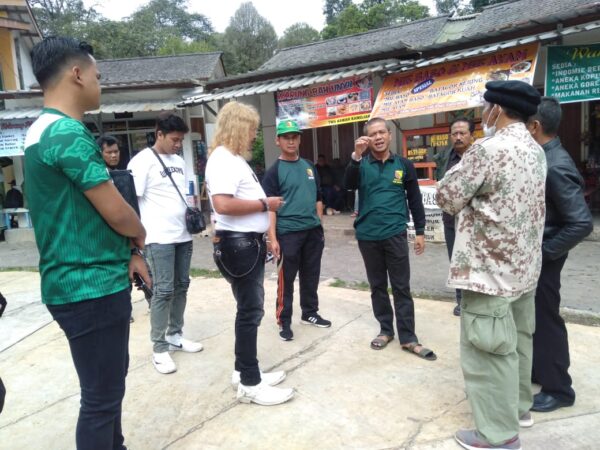 Bupati Bandung HM Dadang Supriatna saat meninjau lokasi obyek wisata Kawah Kamojang Kecamatan Ibun Kabupaten Bandung, Kamis 19/5/2022 (Foto: Istimewa)