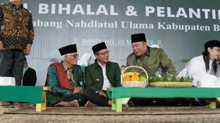 Bupati Bandung HM Dadang Supriatna saat menghadiri halal bihalal dan pelantikan pengurus PCNU Kabupaten Bandung di Bale Rame Soreang, Minggu (22/5/2022) petang. (Foto Pemkab Bandung/dara.co.id).

